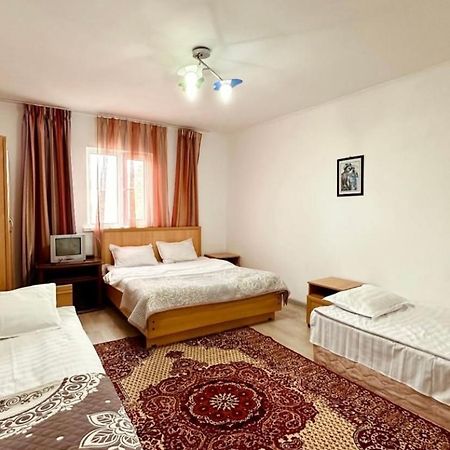 Chilling House Hotel Cholpon-Ata Bagian luar foto